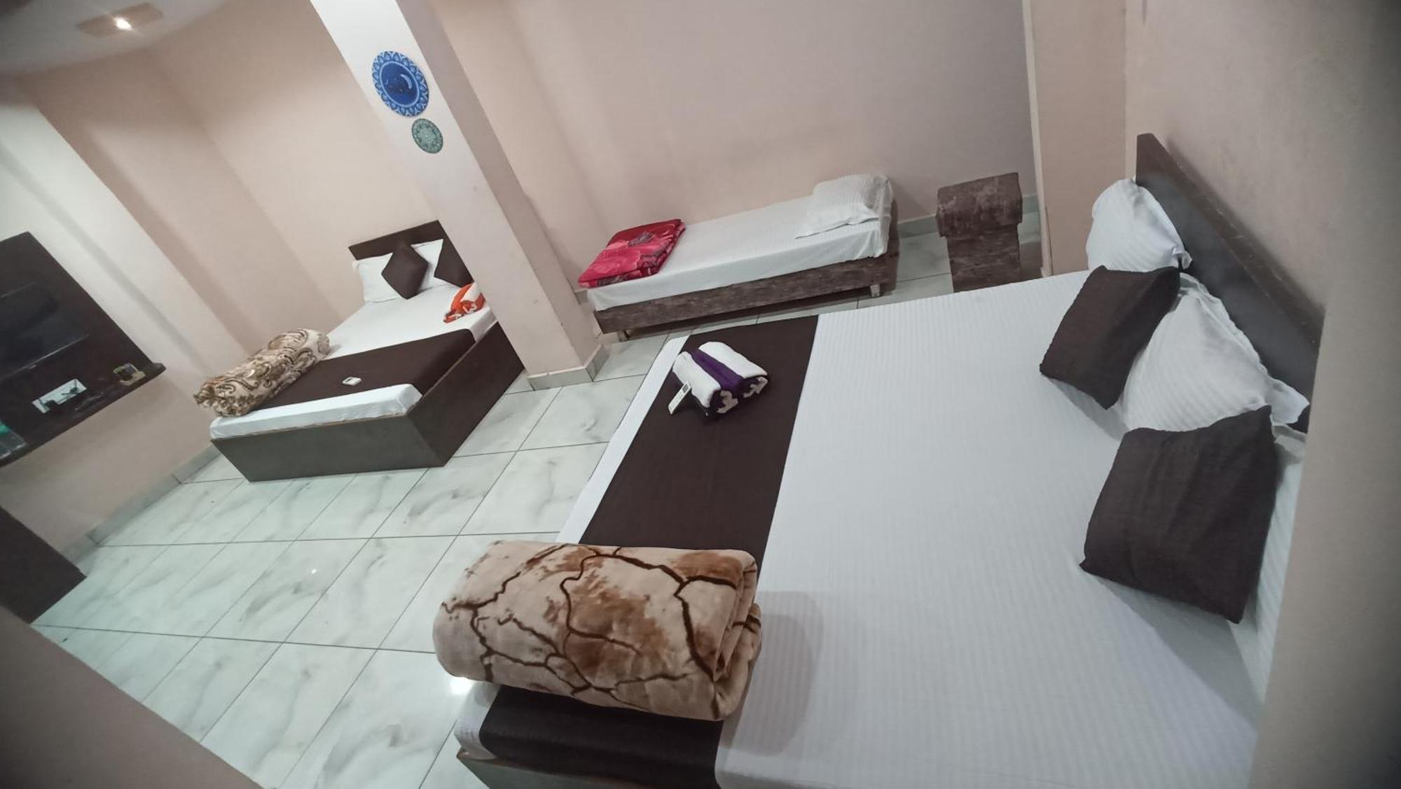 Hotel Shree Krishna Palace 乌贾因 外观 照片