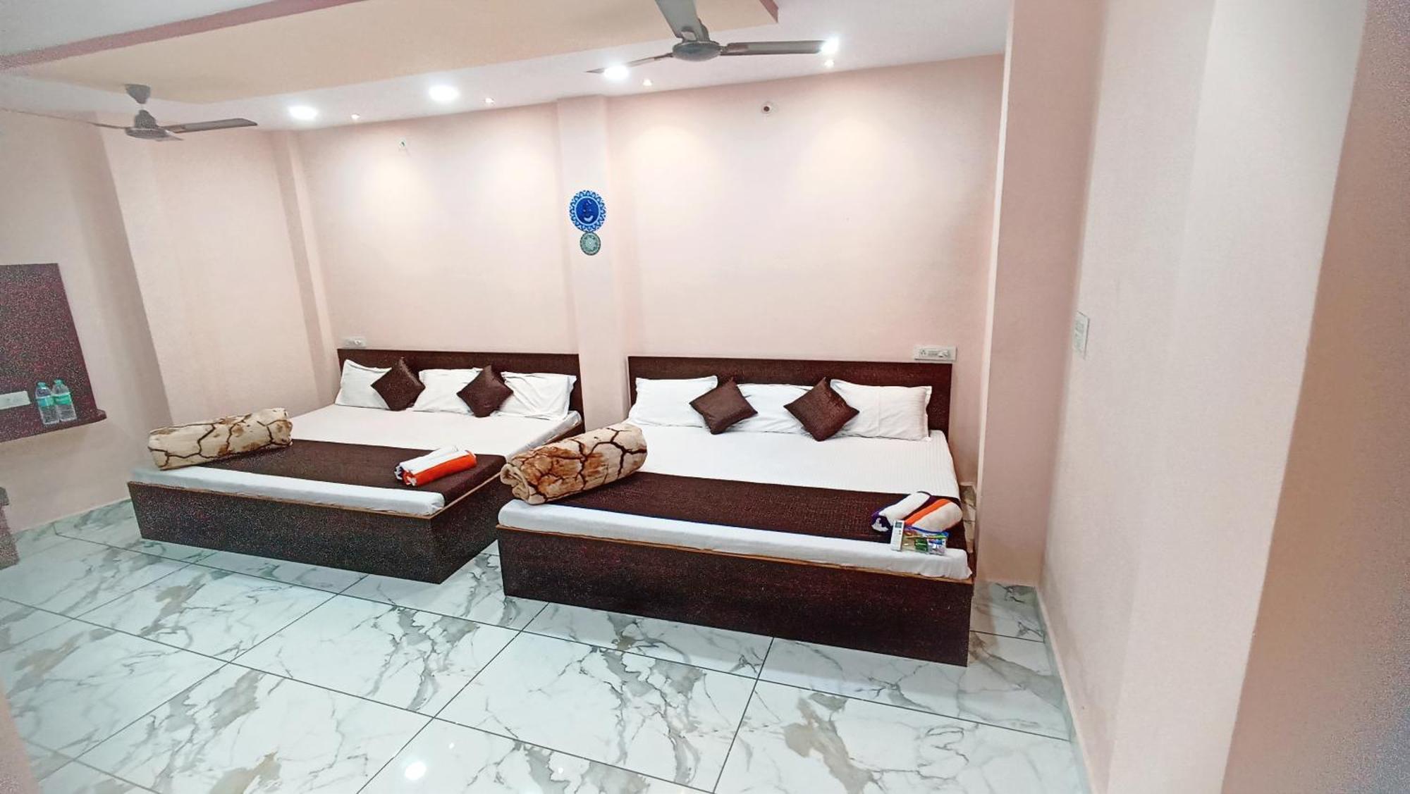 Hotel Shree Krishna Palace 乌贾因 外观 照片