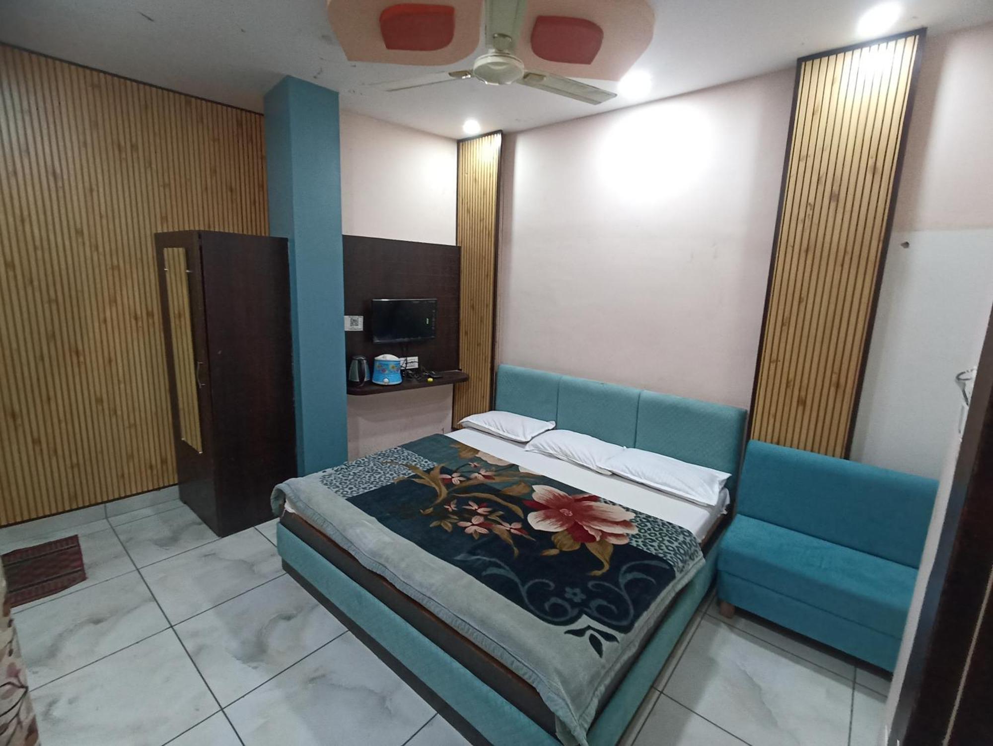 Hotel Shree Krishna Palace 乌贾因 外观 照片