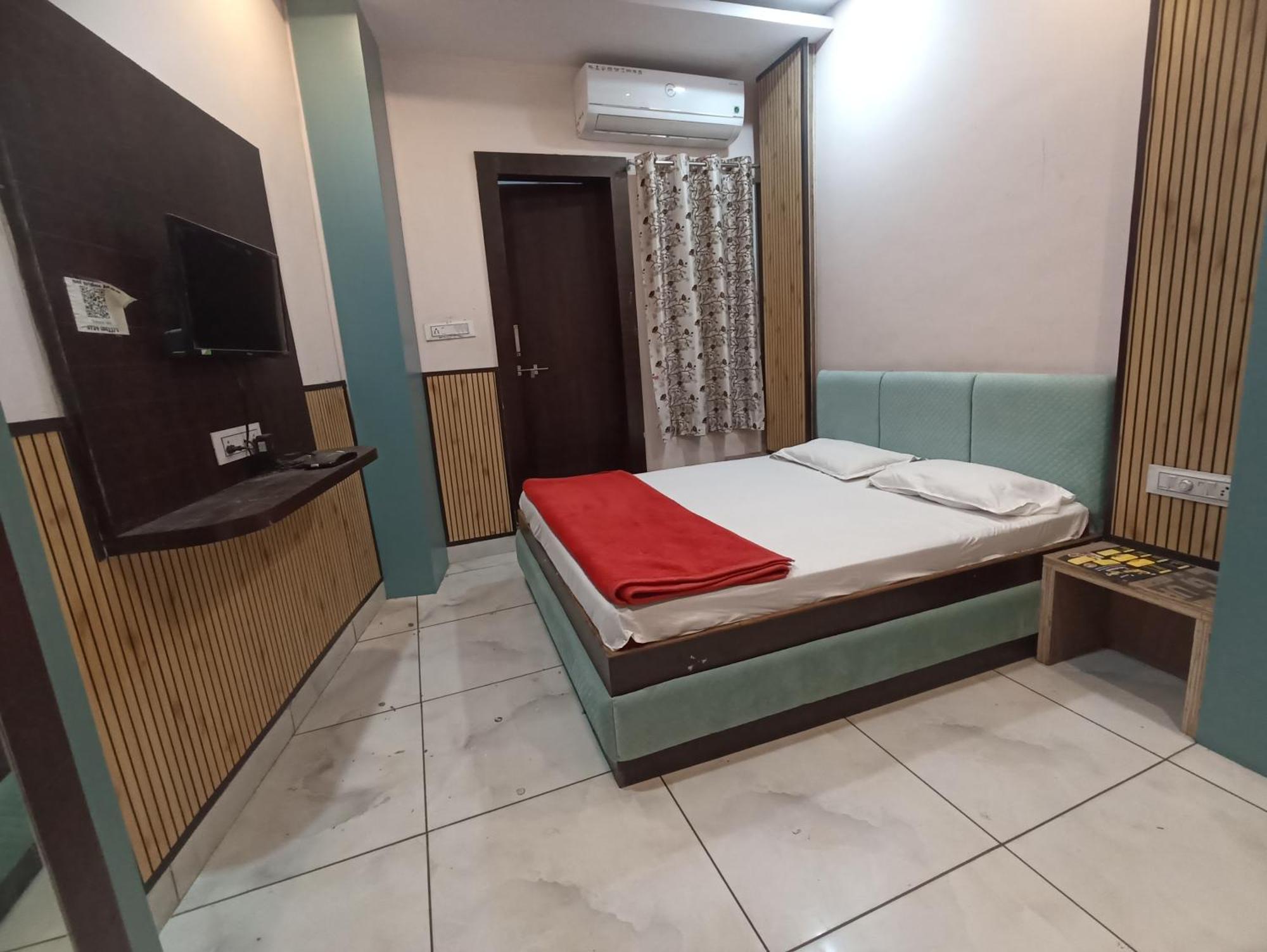 Hotel Shree Krishna Palace 乌贾因 外观 照片