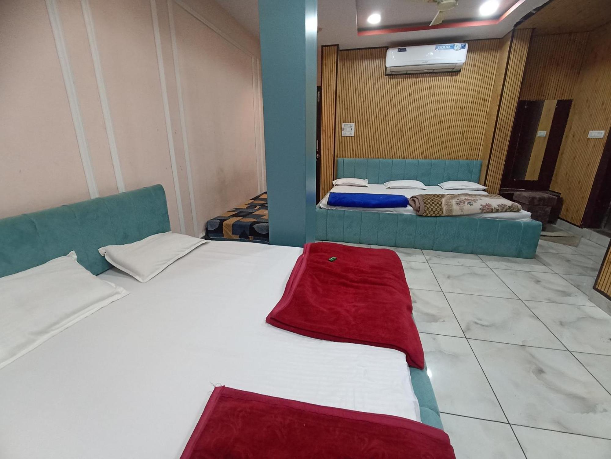 Hotel Shree Krishna Palace 乌贾因 外观 照片